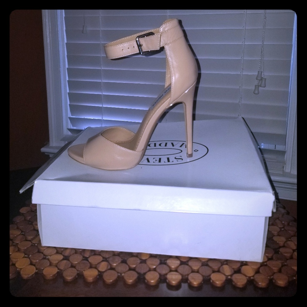 Steve Madden Nude Heels
